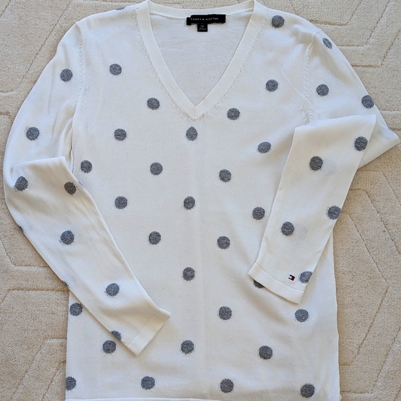 Tommy Hilfiger Sweaters - Tommy Hilfiger White Sweater with Gray Polka Dots.